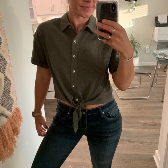 Splendid Collared Short Sleeve Button-Down Top NWT - Picture 6 of 7